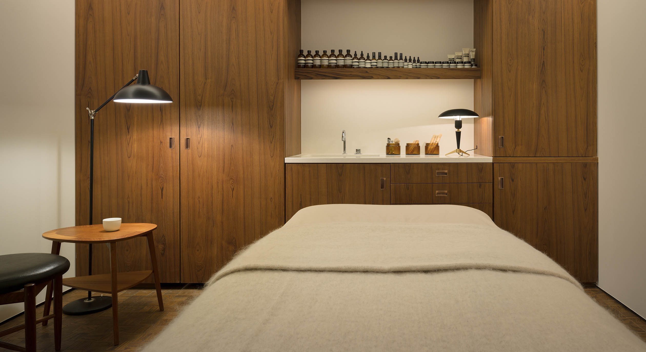 美容院資產頂讓旺角總投資額約$200,000經營壓力低可穩守本業繼續完善發展買家獲得簡約營業環境生意資產轉讓特許經營及加盟資料