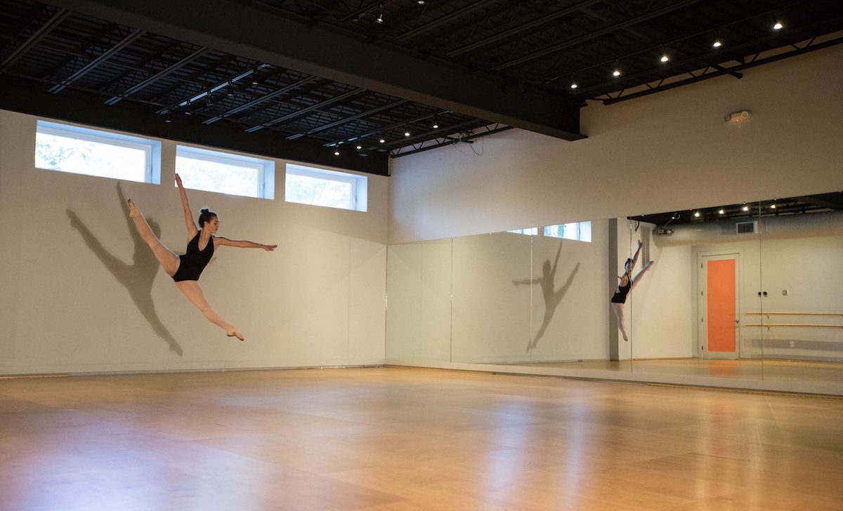 Dance Studio跳舞教室資產頂讓中環平租金需求核心地段位於商業大廈包鏡房約650呎總投資額約$700,000特許經營及加盟資料