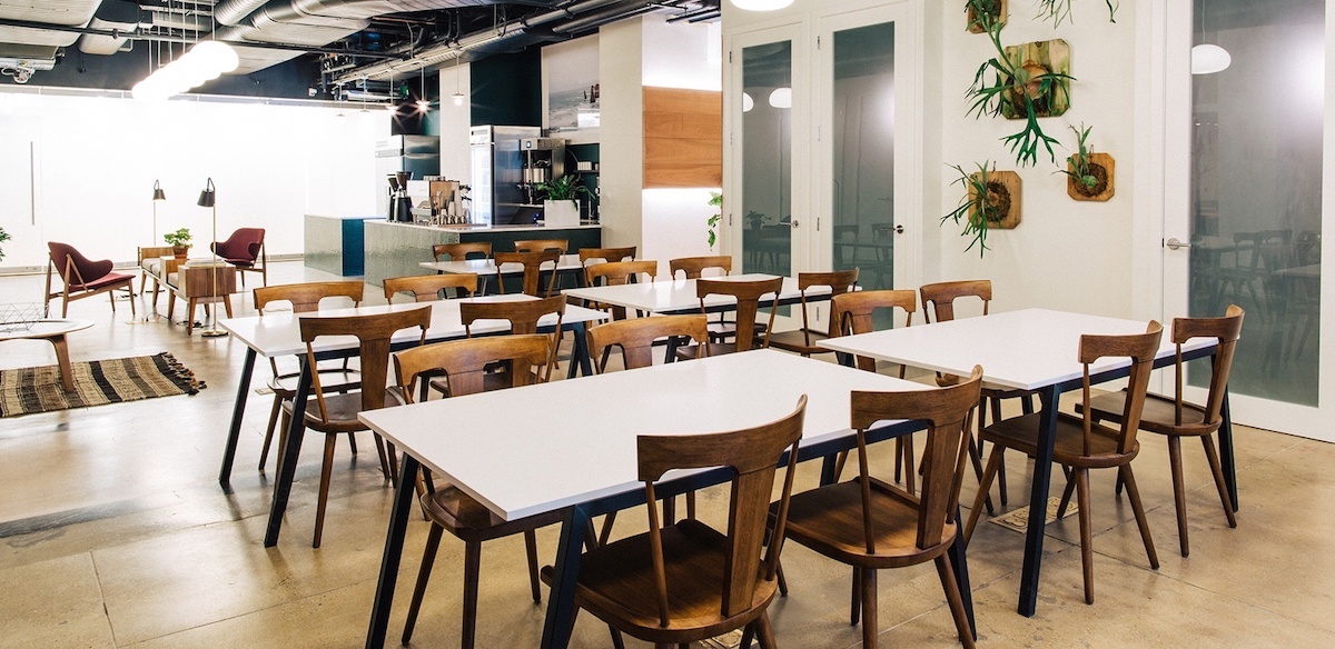 商務中心共享空間資產頂讓具TCSP 信託及公司服務提供者牌照灣仔總投資額約$800,000近民生區於行內具競爭能力格局寬敞有利發揮業務潛能生意資產轉讓特許經營及加盟資料