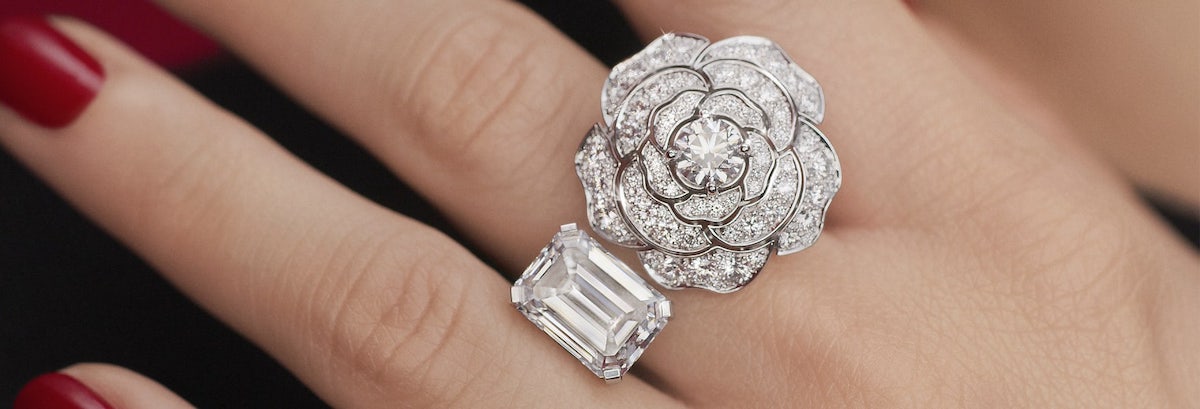 精品配件生意轉讓利潤約$30,400穩發展半山位於商場舖細心經營於行內具競爭能力場地裝修簡潔實用生意頂讓特許經營及加盟資料