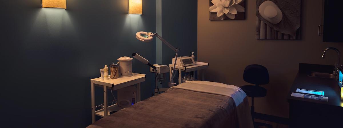 美容院生意轉讓利潤約$19,817穩發展荃灣位於商場舖格局寬敞有利發揮業務潛能省卻守業時間拓展客戶潛力生意頂讓特許經營及加盟資料