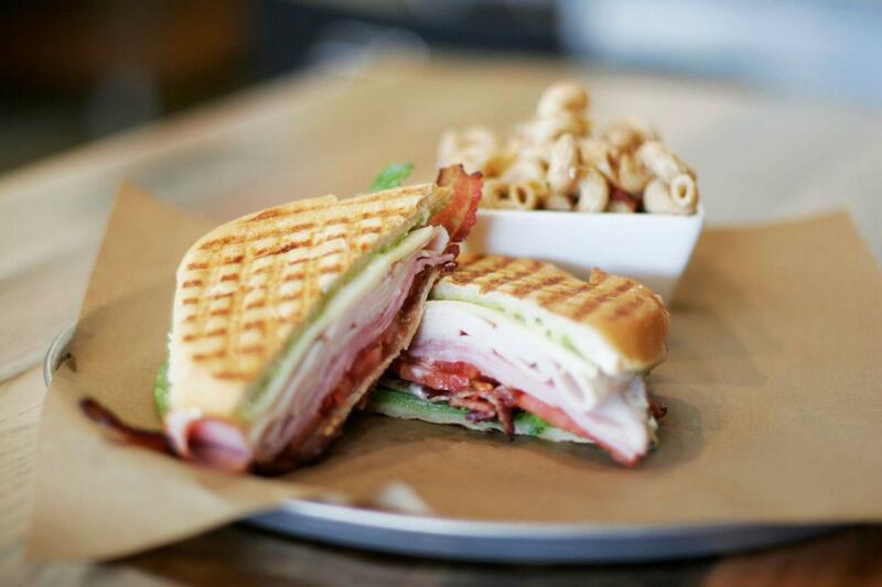 Café資產頂讓具小食食肆牌照,酒牌旺角總投資額約$1,000,000細心經營已有生意基礎完善系統穩定場地裝修簡潔實用生意資產轉讓特許經營及加盟資料