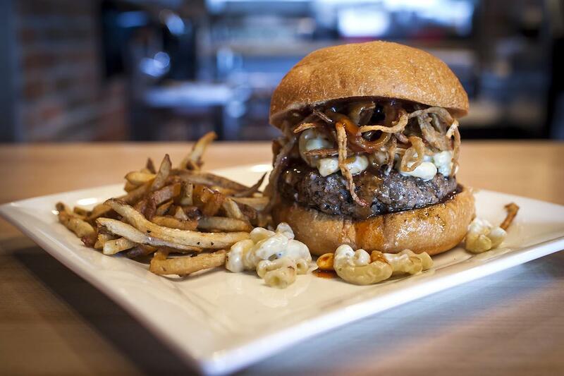 Café資產頂讓具普通食肆牌照,酒牌大角咀明火總投資額約$600,000穩固發展需求核心地段市場需求充足生意資產轉讓特許經營及加盟資料