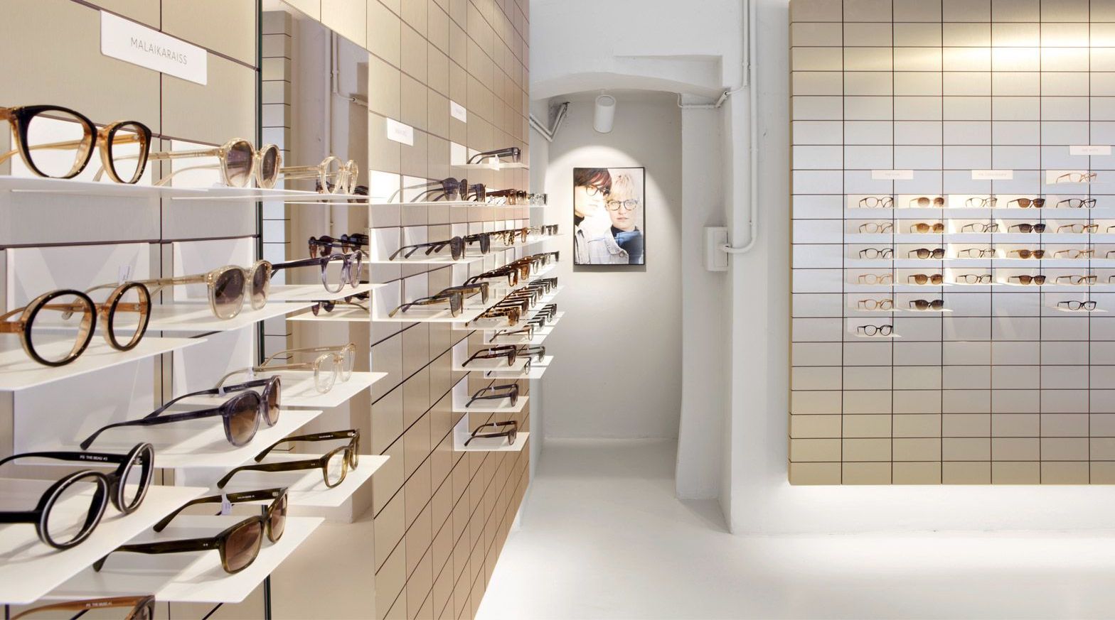 精品配件資產頂讓銅鑼灣總投資額約$500,000方便營運位置已發展可持續生意模式場地裝修簡潔實用生意資產轉讓特許經營及加盟資料