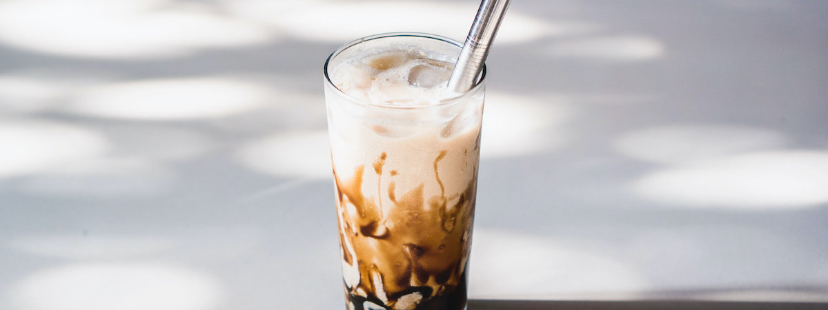 飲品店生意轉讓純利可達$53,100尖沙咀位於地舖平租金配合民生市場需求穩定營運格局寬敞有利發揮業務潛能生意頂讓特許經營及加盟資料