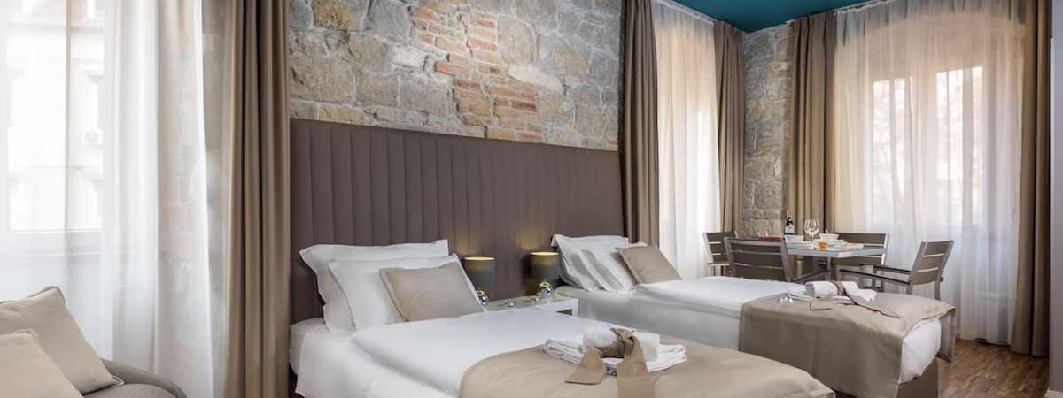 賓館生意轉讓半Autorun尖沙咀合適選址控製成本有道市場需求充足總投資額約$1,000,000約1,050呎位於樓上舖設8房經營約11年歷史特許經營及加盟資料