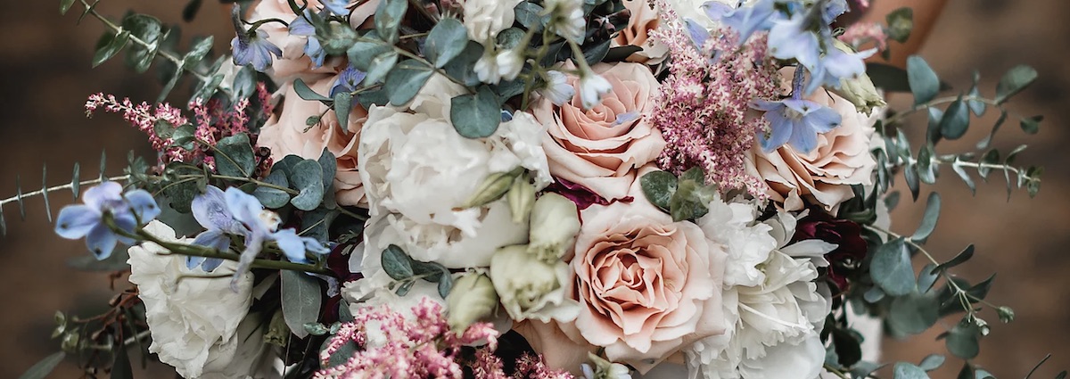 花店生意轉讓利潤約$306,300可Autorun太子累積口碑易接受租金約2,200呎成立約6年總投資額約$1,600,000位於地舖連閣樓約7個月回本連存貨約$1,000,000特許經營及加盟資料