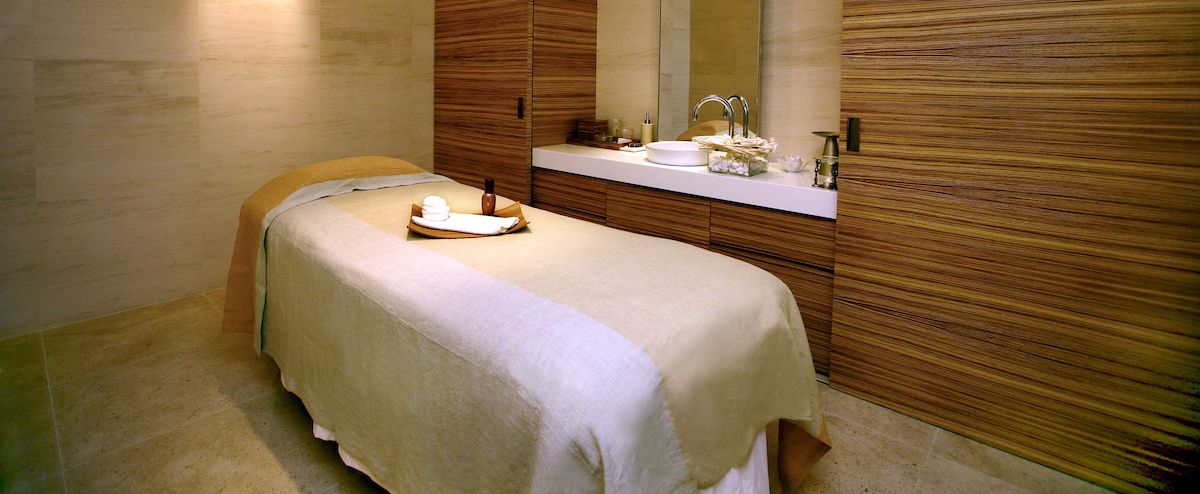 美容院資產頂讓荔枝角恰當租金合適選址控製成本有道設2房約800呎位於商業大廈特許經營及加盟資料