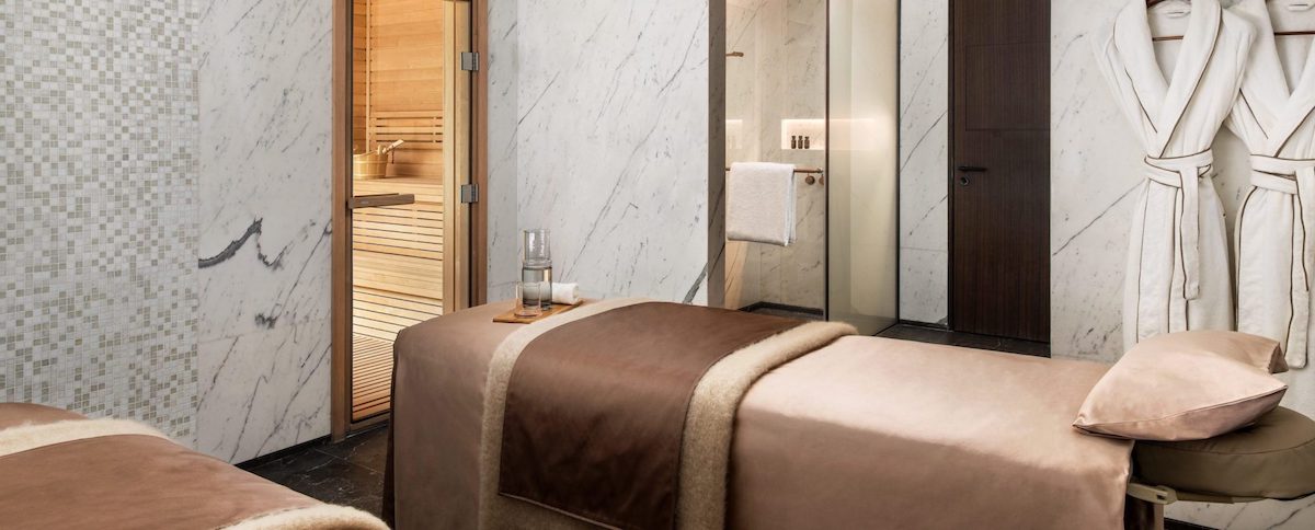 美容院生意轉讓利潤約$36,800穩發展客底約50葵涌位於商場舖2房優良商譽可穩守本業繼續完善發展買家獲得簡約營業環境生意頂讓特許經營及加盟資料