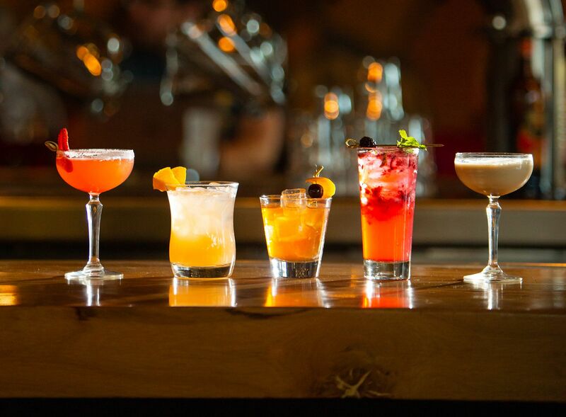 酒吧生意轉讓純利可達$96,754灣仔位於商業大廈罕有出讓經營壓力低格局寬敞有利發揮業務潛能連公司連銀行戶口生意頂讓特許經營及加盟資料