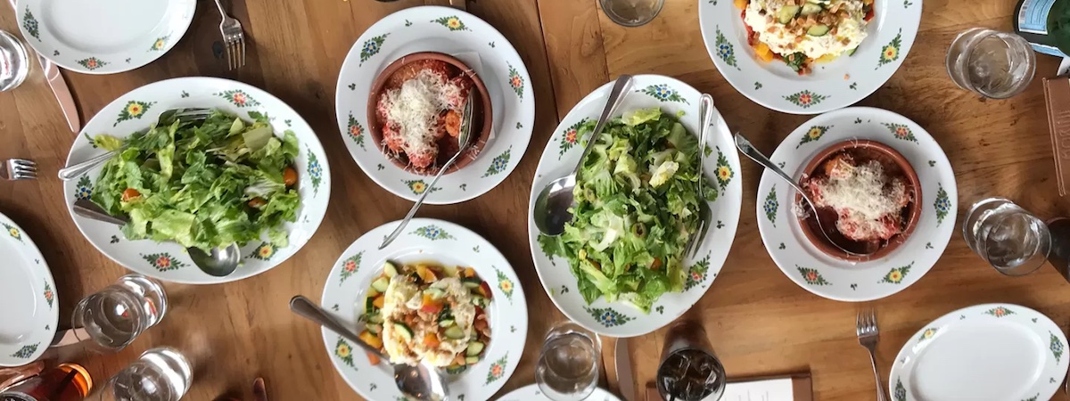 西餐廳資產頂讓具普通食肆牌照,小食食肆牌照尖沙咀總投資額約$100,000優良商譽方便營運位置配合民生市場需求穩定營運生意資產轉讓特許經營及加盟資料