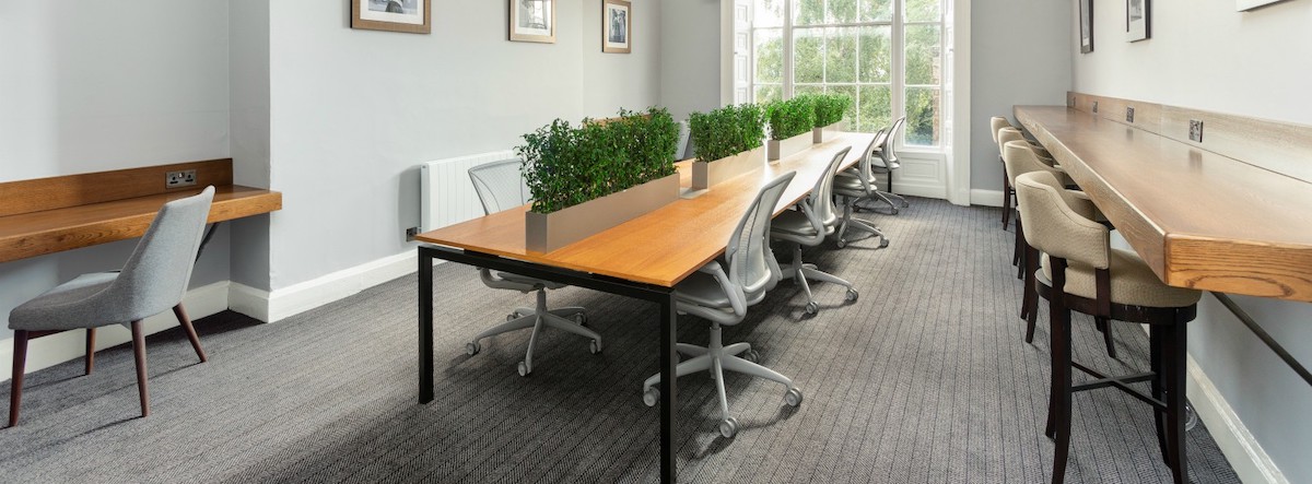 商務中心共享空間生意轉讓荃灣屋苑住宅提供需求頂讓門檻合理約1,799呎總投資額約$800,000位於商業大廈$20呎租特許經營及加盟資料