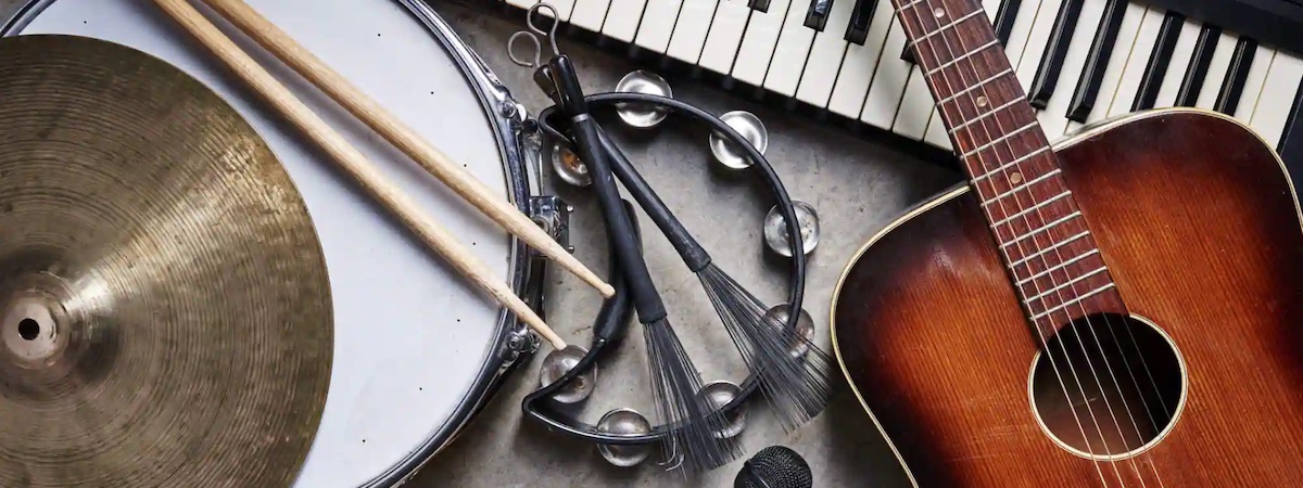 音樂器材店生意轉讓利潤約$36,400觀塘方便營運位置可轉型成彈性管理時間約12個月回本約1,650呎位於工廠大廈$9呎租經營約30年老字號連存貨約$20,000特許經營及加盟資料