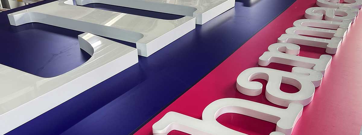 招牌廣告設計服務公司生意轉讓利潤約$93,262觀塘方便營運位置已發展可持續生意模式經營約32年老字號退休放盤位於工廠大廈約3個月回本約800呎$15呎租特許經營及加盟資料