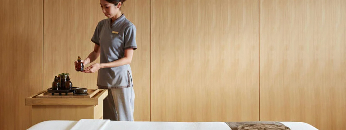 美容院生意轉讓利潤約$101,600中環可沿業務優勢擴張發展頂讓門檻合理設4房成立約9年位於商業大廈移民放盤總投資額約$2,000,000員工可留任約1,000呎特許經營及加盟資料