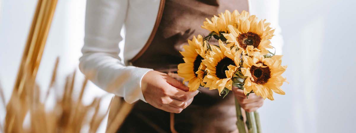 花店生意轉讓利潤約$44,100大角咀易接受租金可轉型成彈性管理時間經營約36年老字號約400呎退休放盤連存貨約$5,000位於地舖連閣樓特許經營及加盟資料