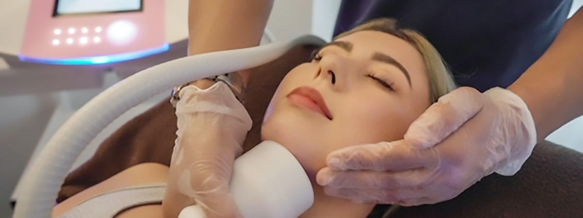 美容院生意轉讓利潤約$73,810可Autorun荃灣細心經營穩定客群基礎退休放盤經營約31年老字號位於商場舖約400客底設8房約1,300呎特許經營及加盟資料