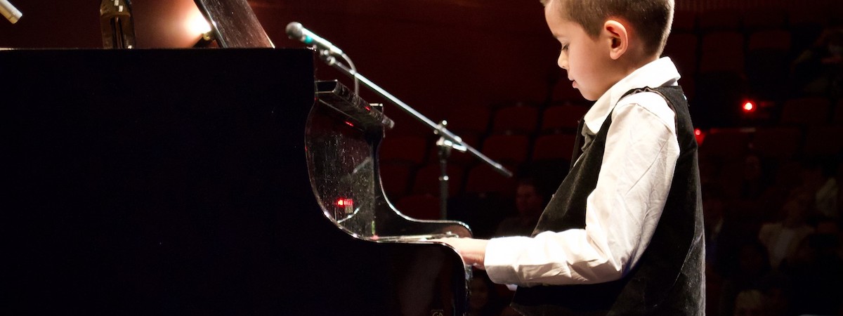 音樂中心生意轉讓利潤約$35,290九龍易接受租金買家獲得簡約營業環境設1房成立約8年約450呎位於樓上舖$18呎租連存貨約$500,000退休放盤特許經營及加盟資料