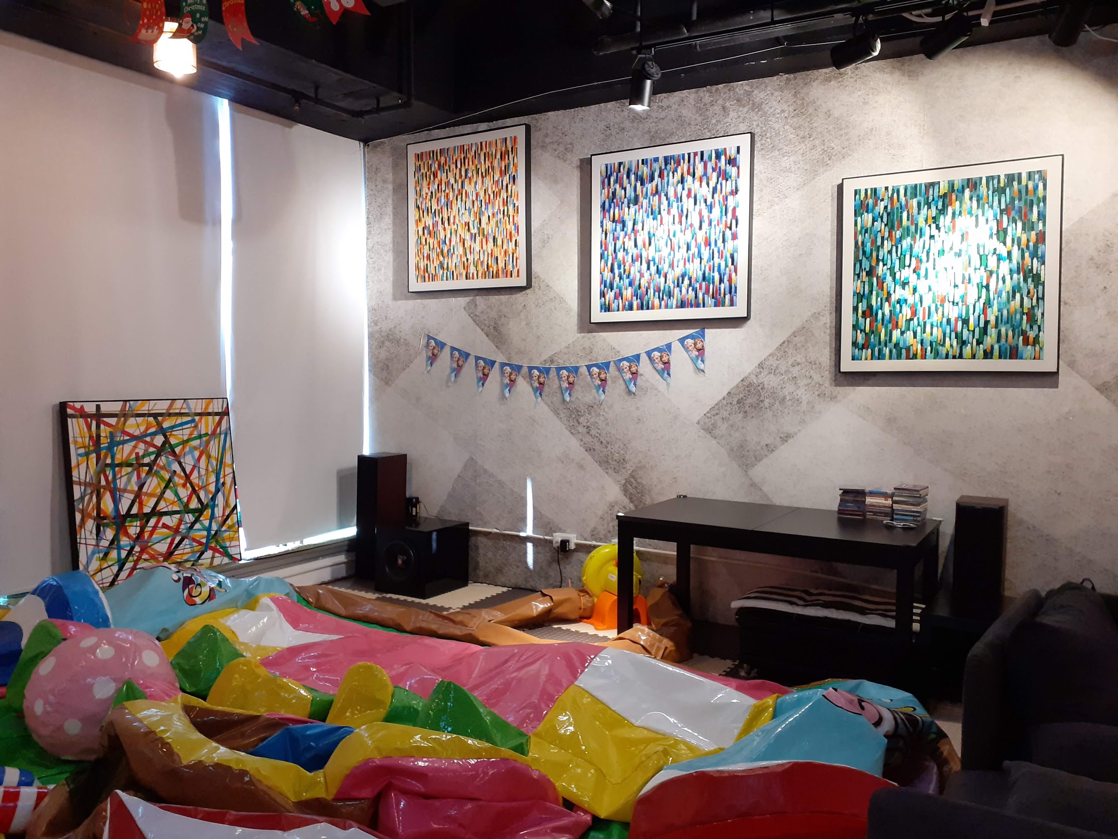 Party Room生意轉讓利潤約$14,300可Autorun九龍灣民生剛需環繞客戶支持度高有班底約1,100呎移民放盤設2房特許經營及加盟資料